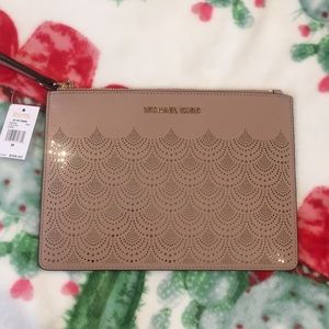 Michael Kors Jet Set XL Zip Clutch